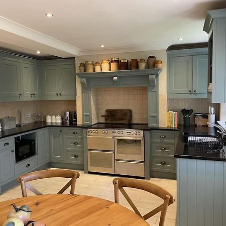 Holly Cottage, 2, Northbrook Park, Farnham-Up To 6 Adults المظهر الخارجي الصورة