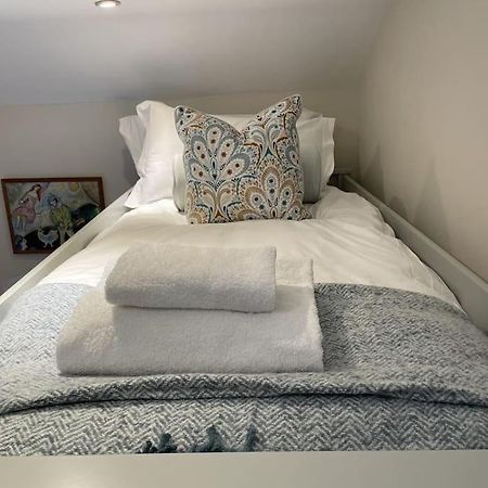 Holly Cottage, 2, Northbrook Park, Farnham-Up To 6 Adults المظهر الخارجي الصورة