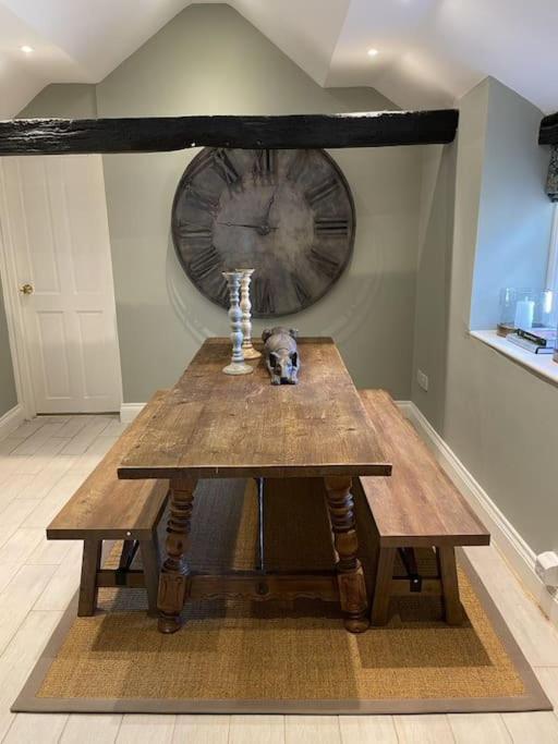 Holly Cottage, 2, Northbrook Park, Farnham-Up To 6 Adults المظهر الخارجي الصورة