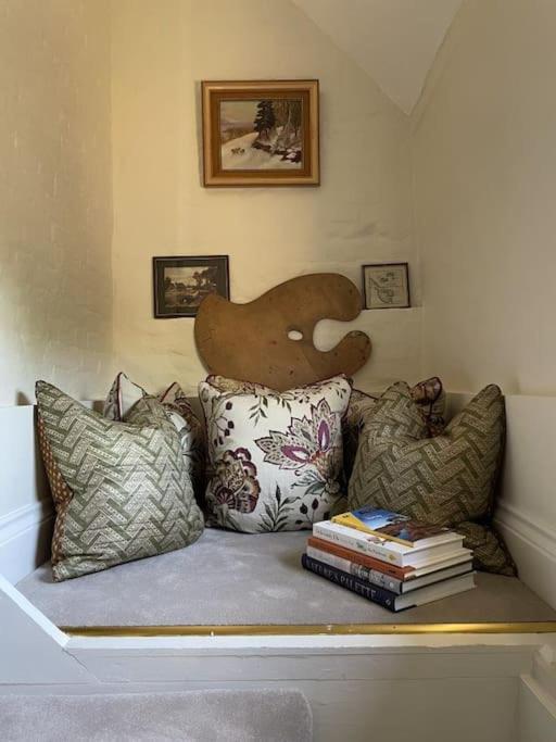 Holly Cottage, 2, Northbrook Park, Farnham-Up To 6 Adults المظهر الخارجي الصورة