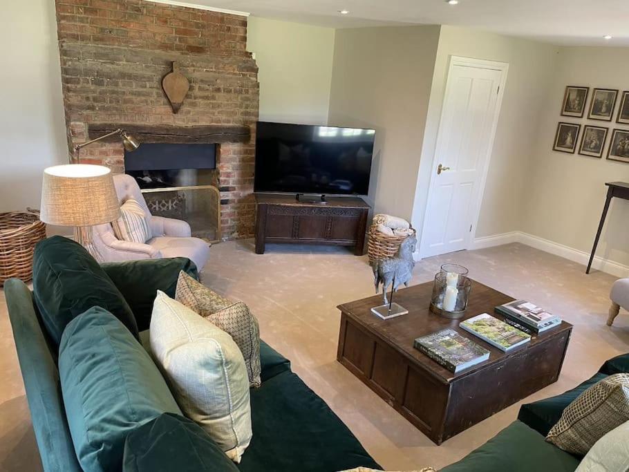 Holly Cottage, 2, Northbrook Park, Farnham-Up To 6 Adults المظهر الخارجي الصورة