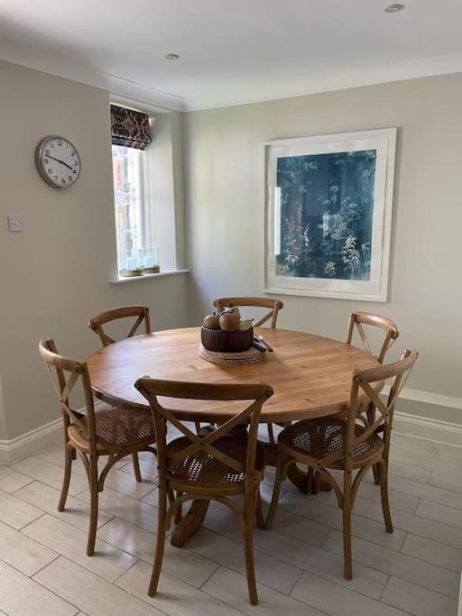 Holly Cottage, 2, Northbrook Park, Farnham-Up To 6 Adults المظهر الخارجي الصورة