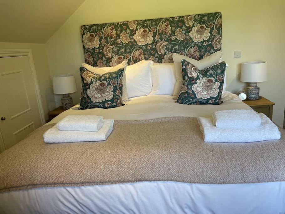 Holly Cottage, 2, Northbrook Park, Farnham-Up To 6 Adults المظهر الخارجي الصورة